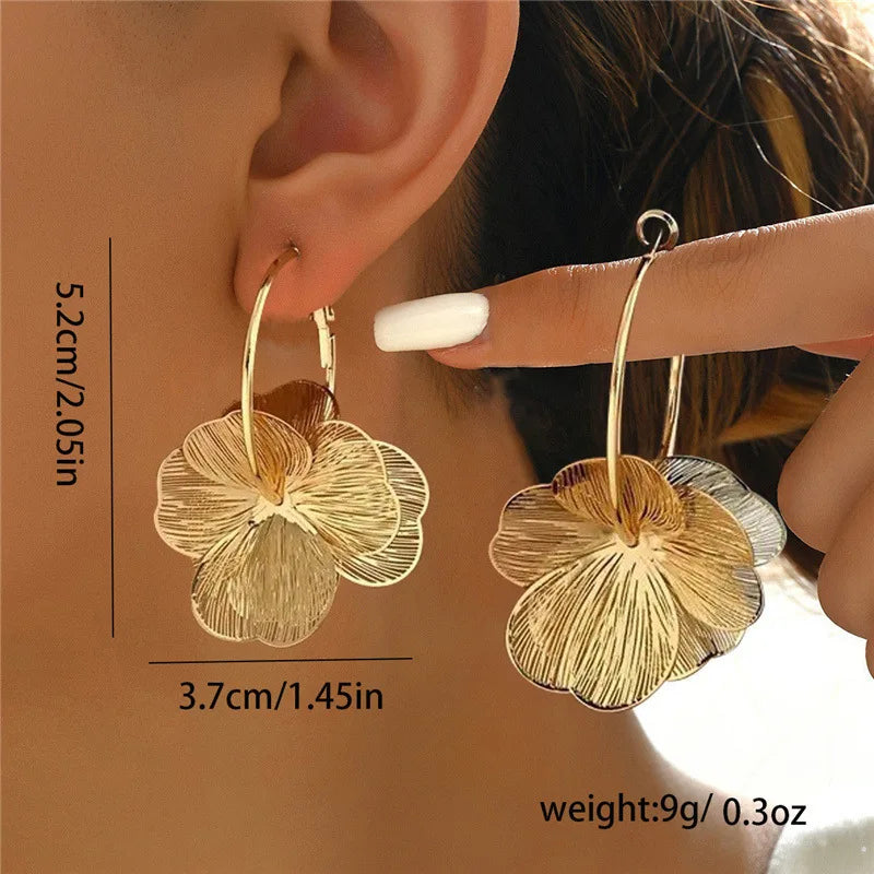 “Golden Butterfly Flower Pendant Earrings – Vintage Elegance”