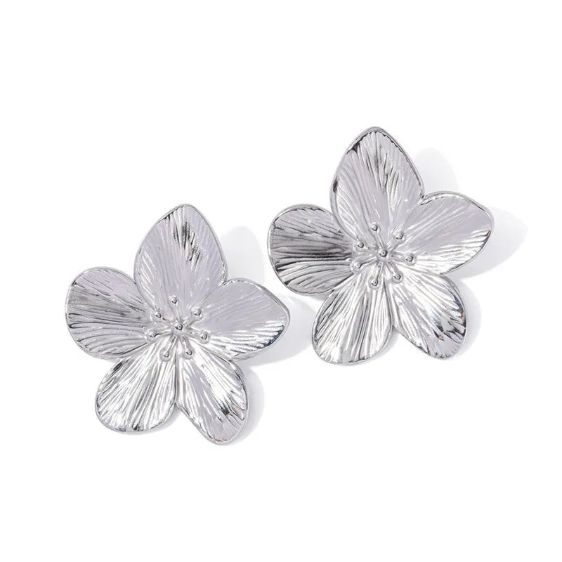 “Vintage Bloom Earrings – Stylish Floral Alloy Accessories for Women”