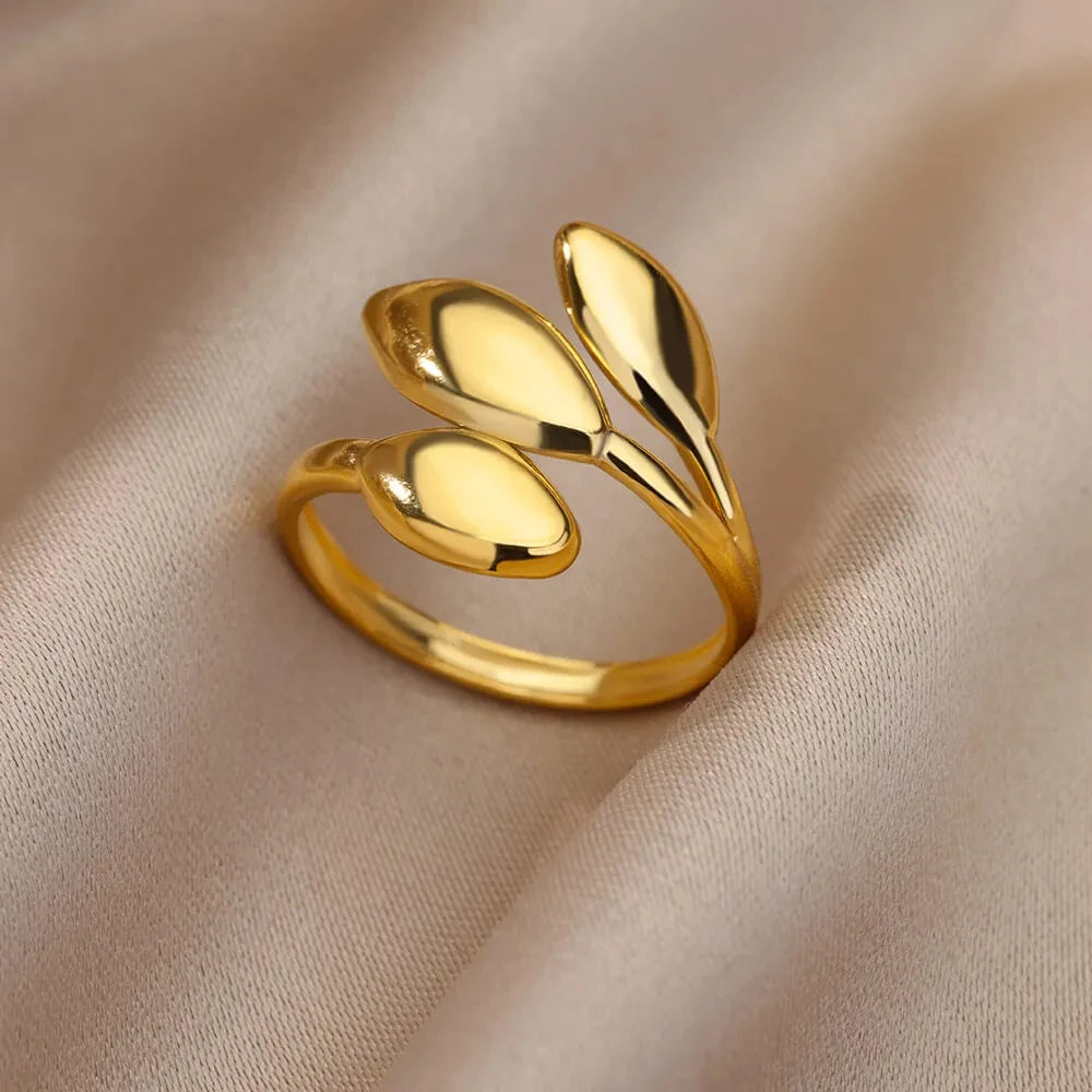 “Gold Stainless Steel Rings – Elegant Never-Fade Jewelry for Women”