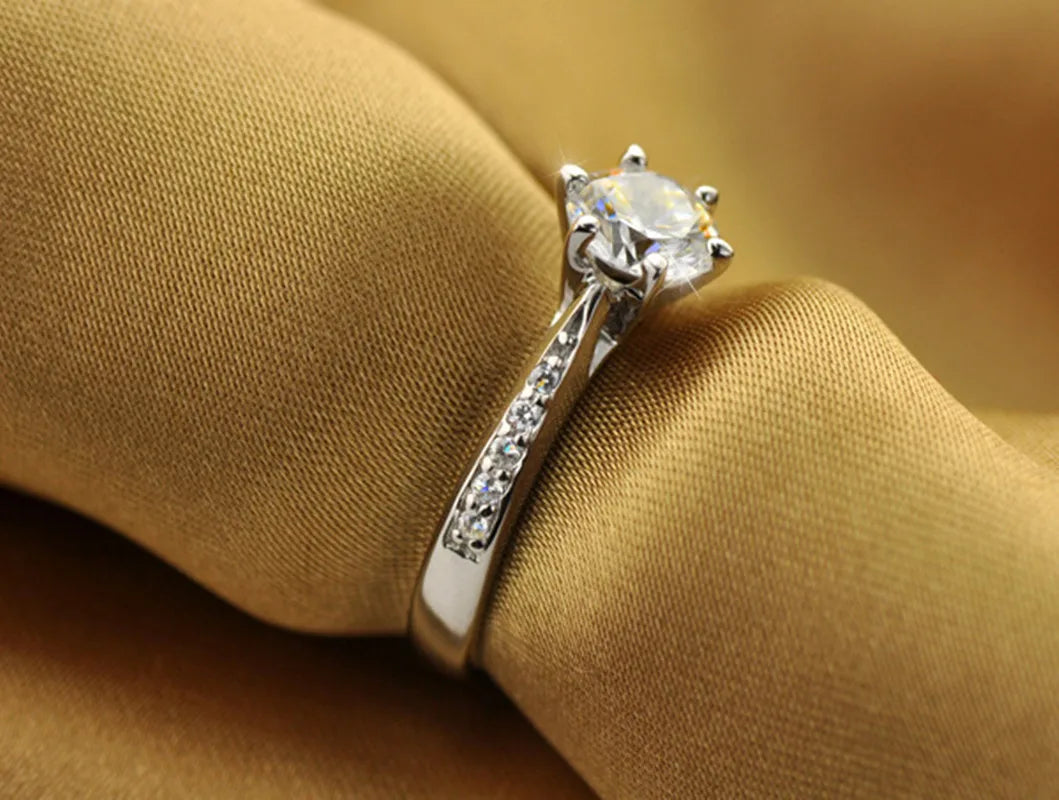 “Elegant 925 Silver Diamond Ring – Simple & Timeless Jewelry for Women”