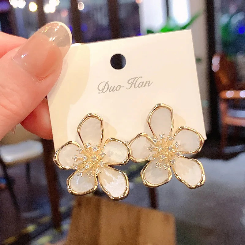 “Golden Crystal Bloom Earrings – Korean Fashion Elegance”