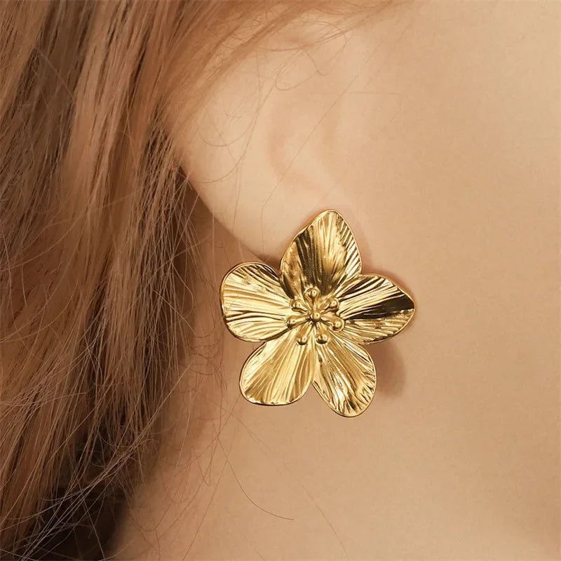 “Vintage Bloom Earrings – Stylish Floral Alloy Accessories for Women”