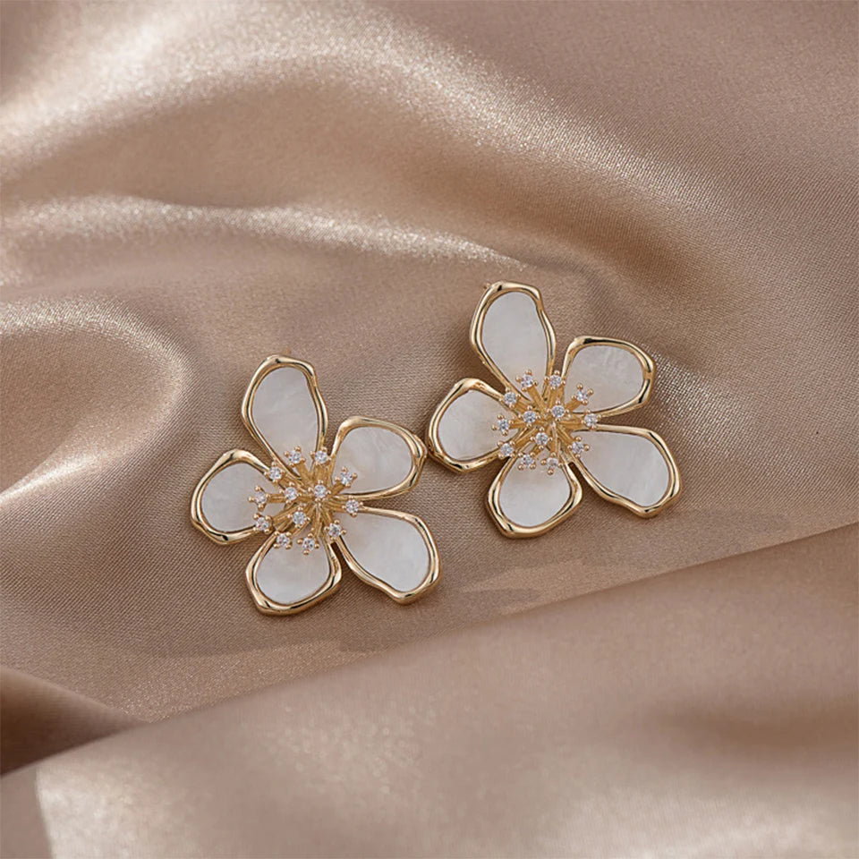 “Golden Crystal Bloom Earrings – Korean Fashion Elegance”