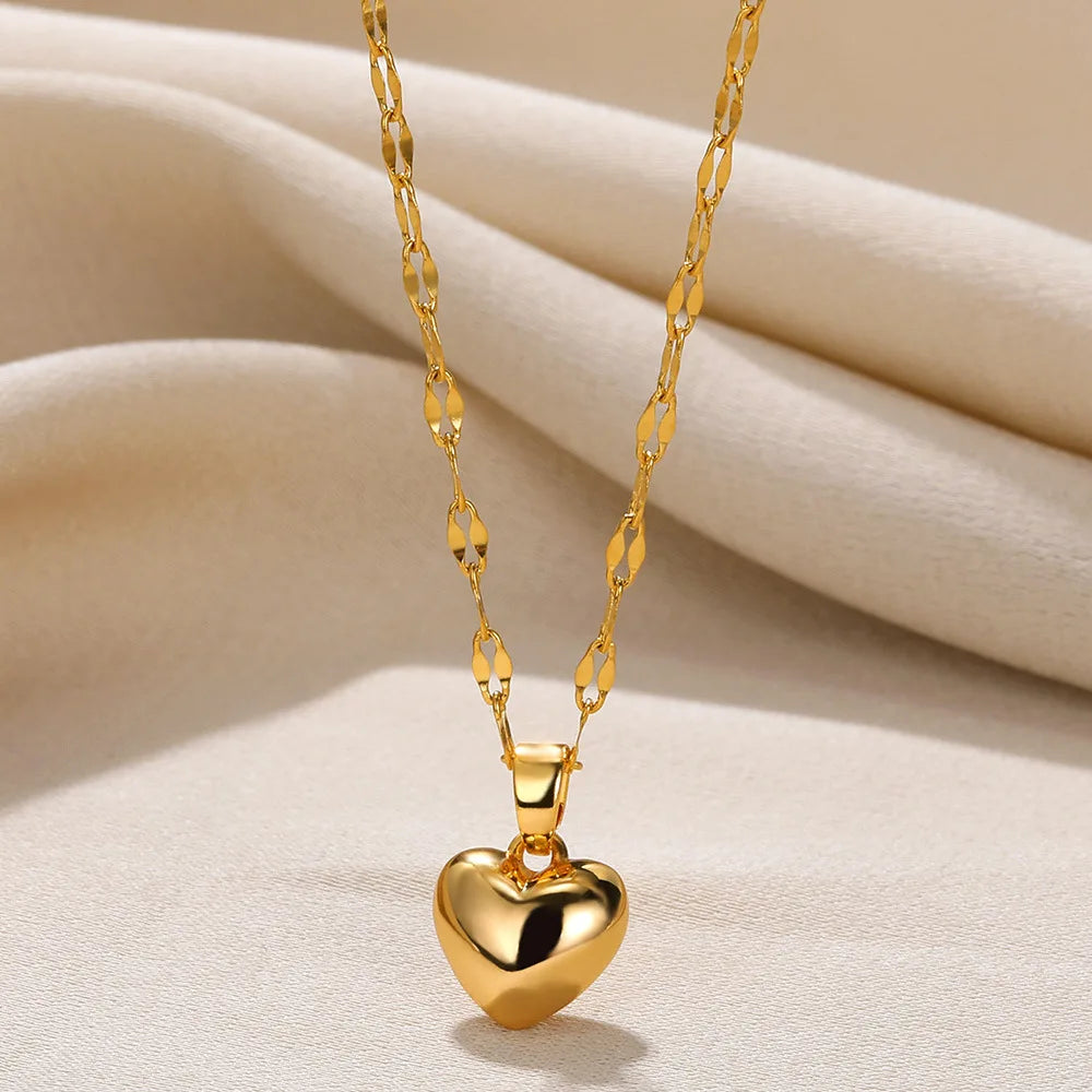 “Trendy Heart Necklace 2025 – Simple Lip Chain Pendant for Women
