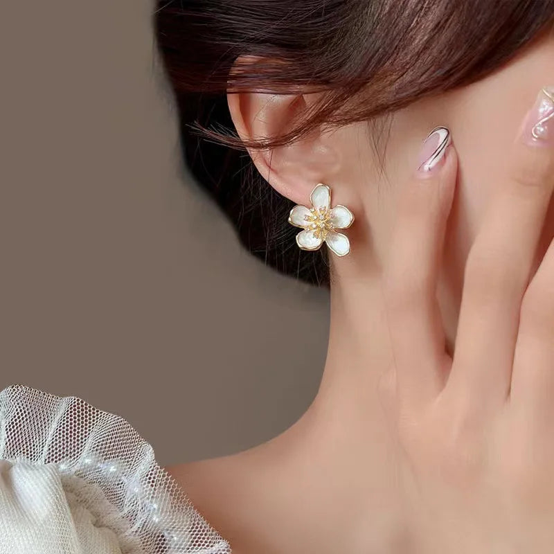 “Golden Crystal Bloom Earrings – Korean Fashion Elegance”