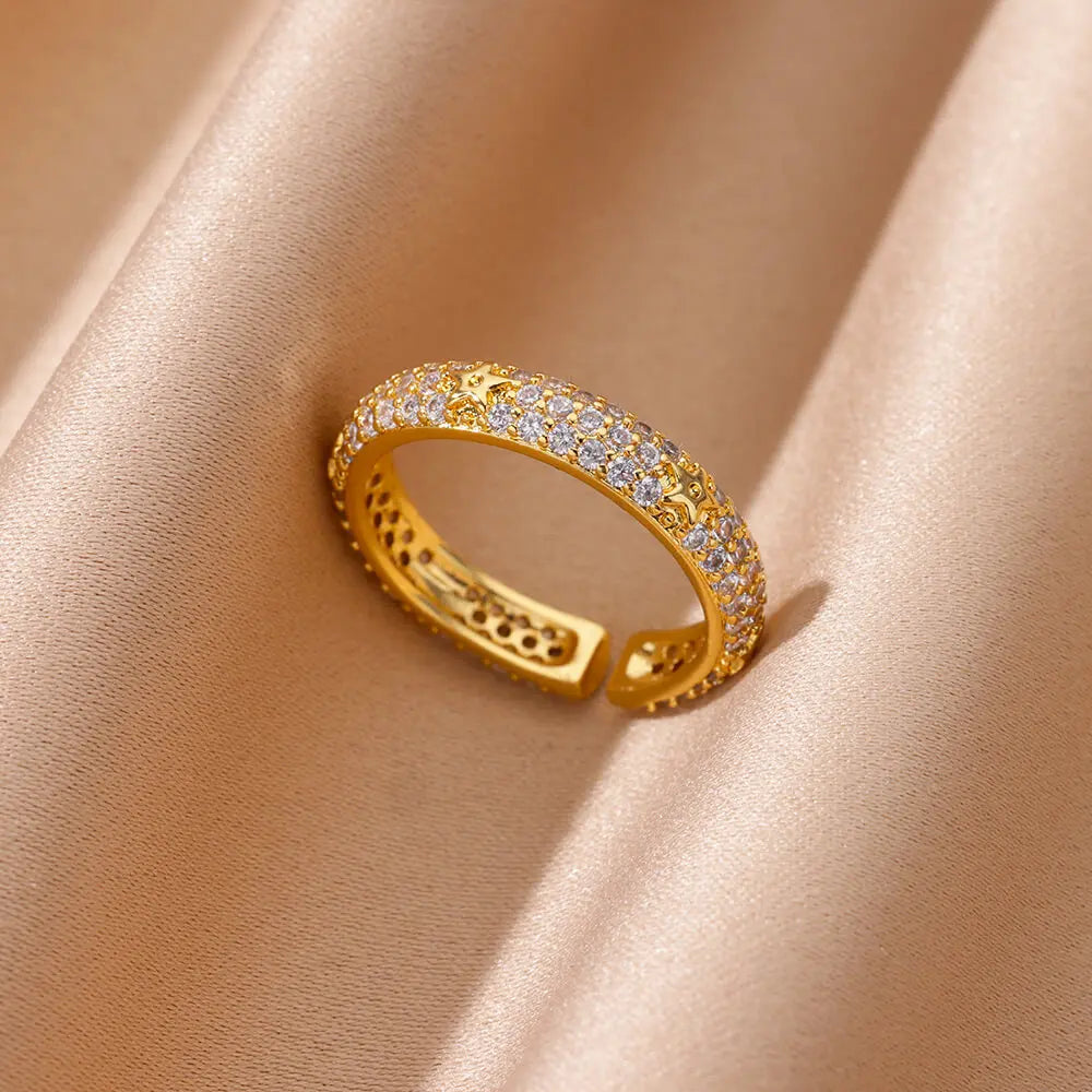 “Elegant Heart Zircon Ring – Trendy Gold Couple Jewelry 2025”