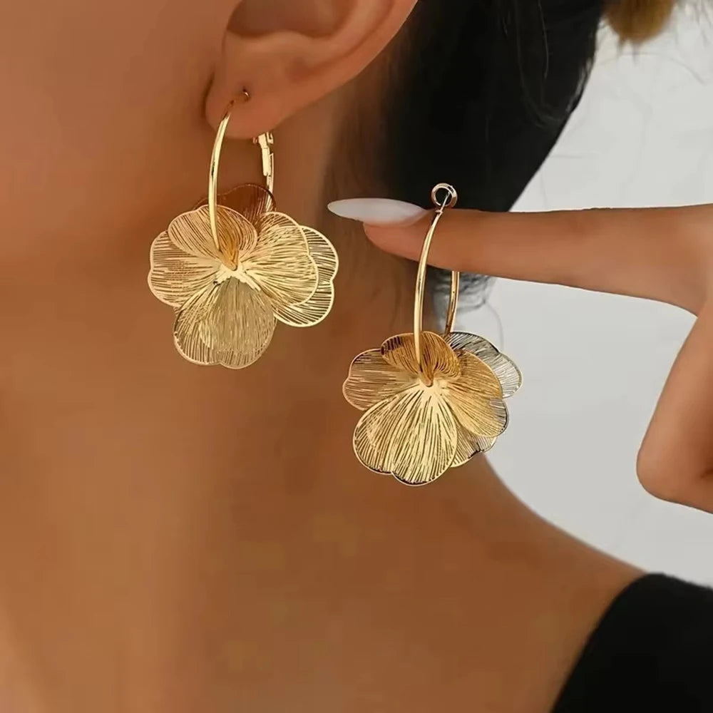 “Golden Butterfly Flower Pendant Earrings – Vintage Elegance”