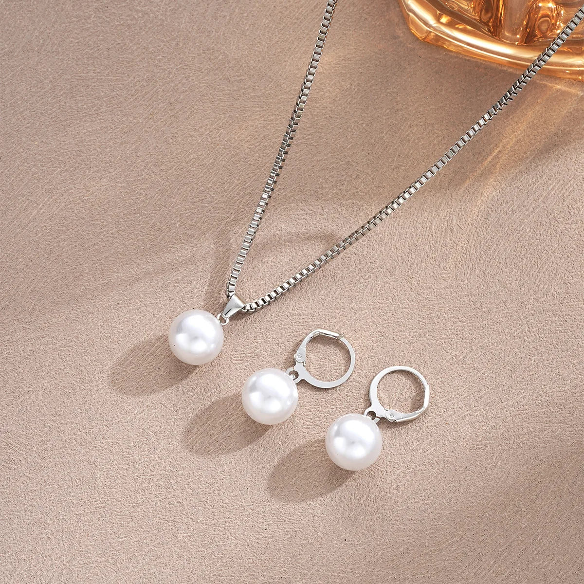 “Minimalist Pearl Set – Simple Daily Wear Necklace & Earrings”