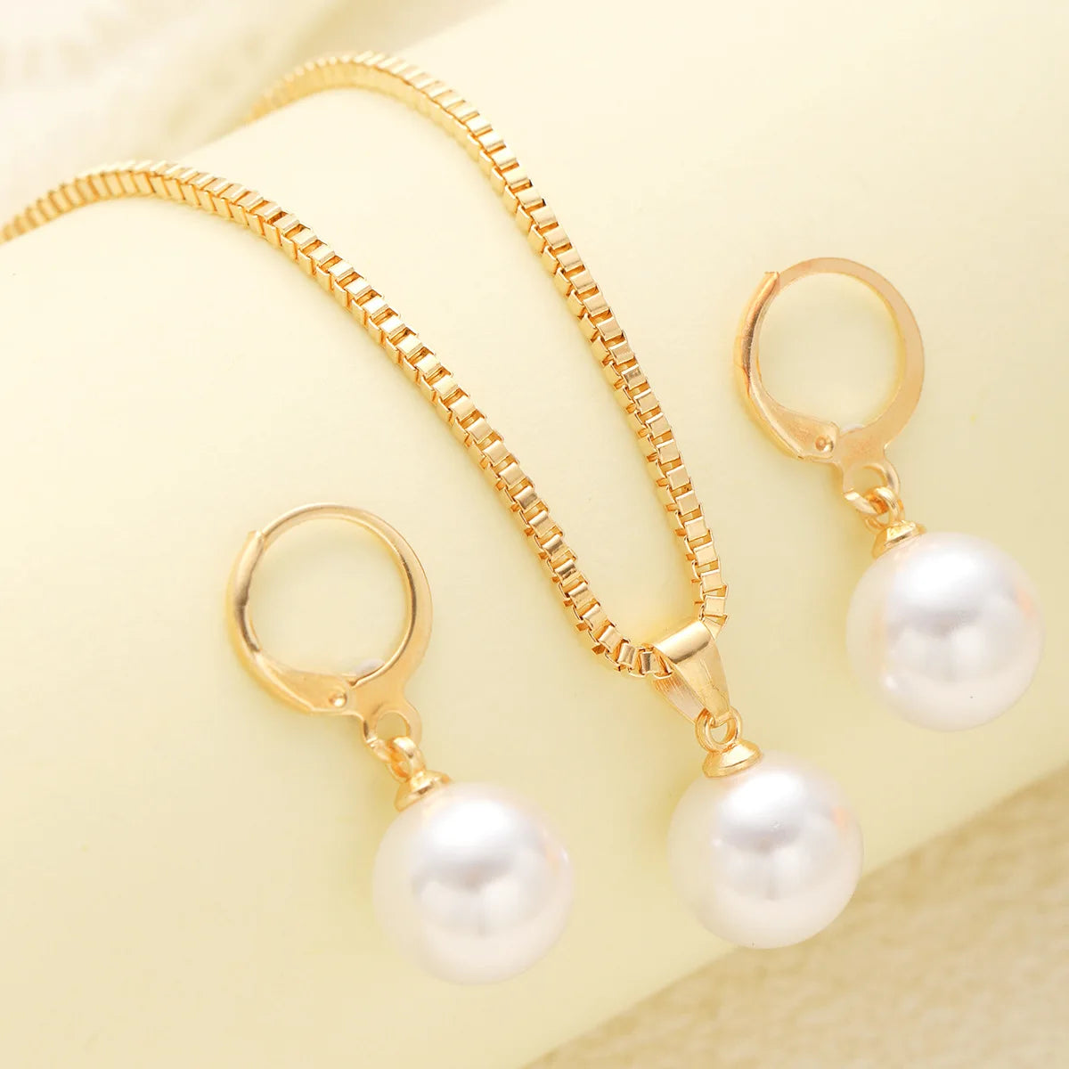 “Minimalist Pearl Set – Simple Daily Wear Necklace & Earrings”
