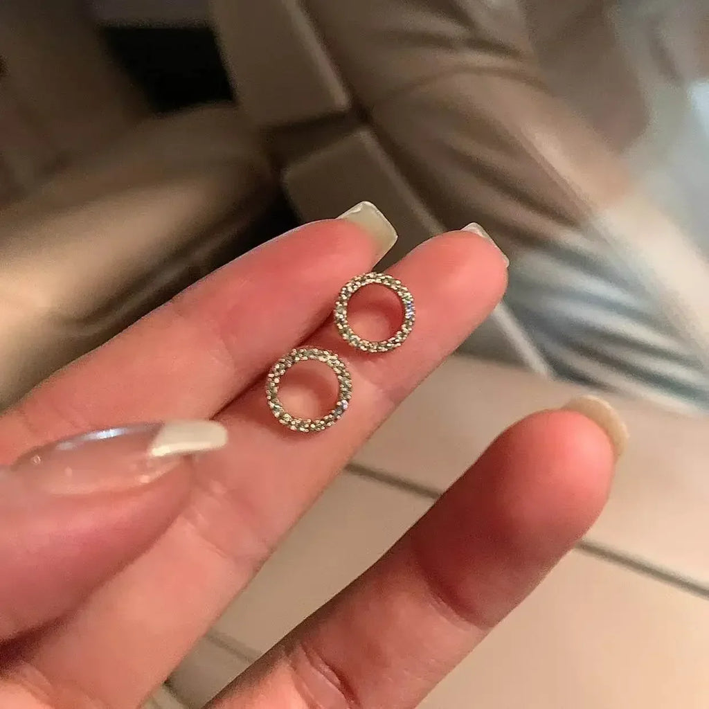 Sovereign Halo Crystal Necklace - Modern Elegant Style for Women