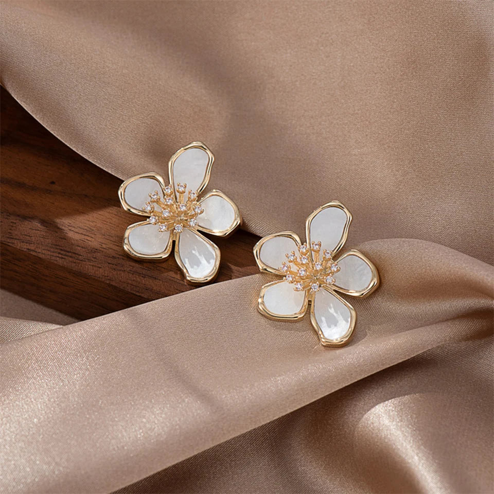“Golden Crystal Bloom Earrings – Korean Fashion Elegance”