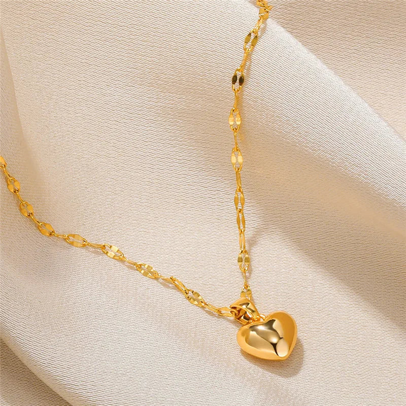 “Trendy Heart Necklace 2025 – Simple Lip Chain Pendant for Women