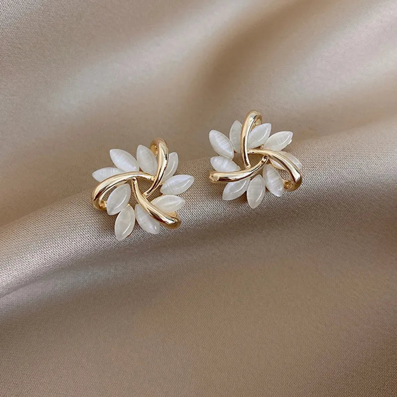 “Golden Crystal Bloom Earrings – Korean Fashion Elegance”