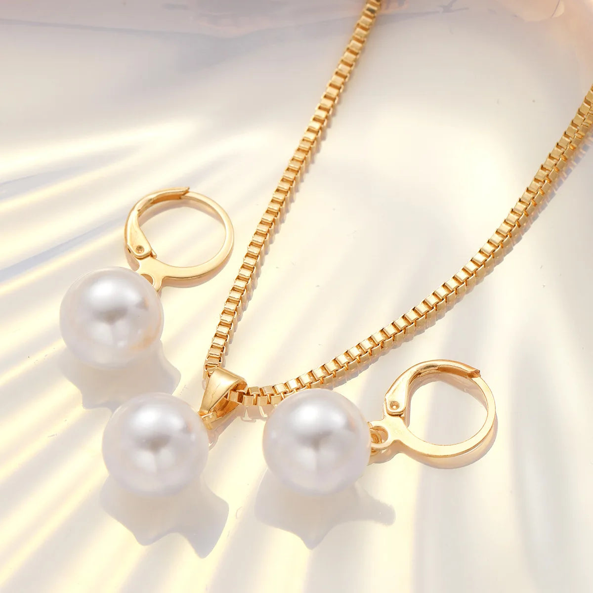 “Minimalist Pearl Set – Simple Daily Wear Necklace & Earrings”