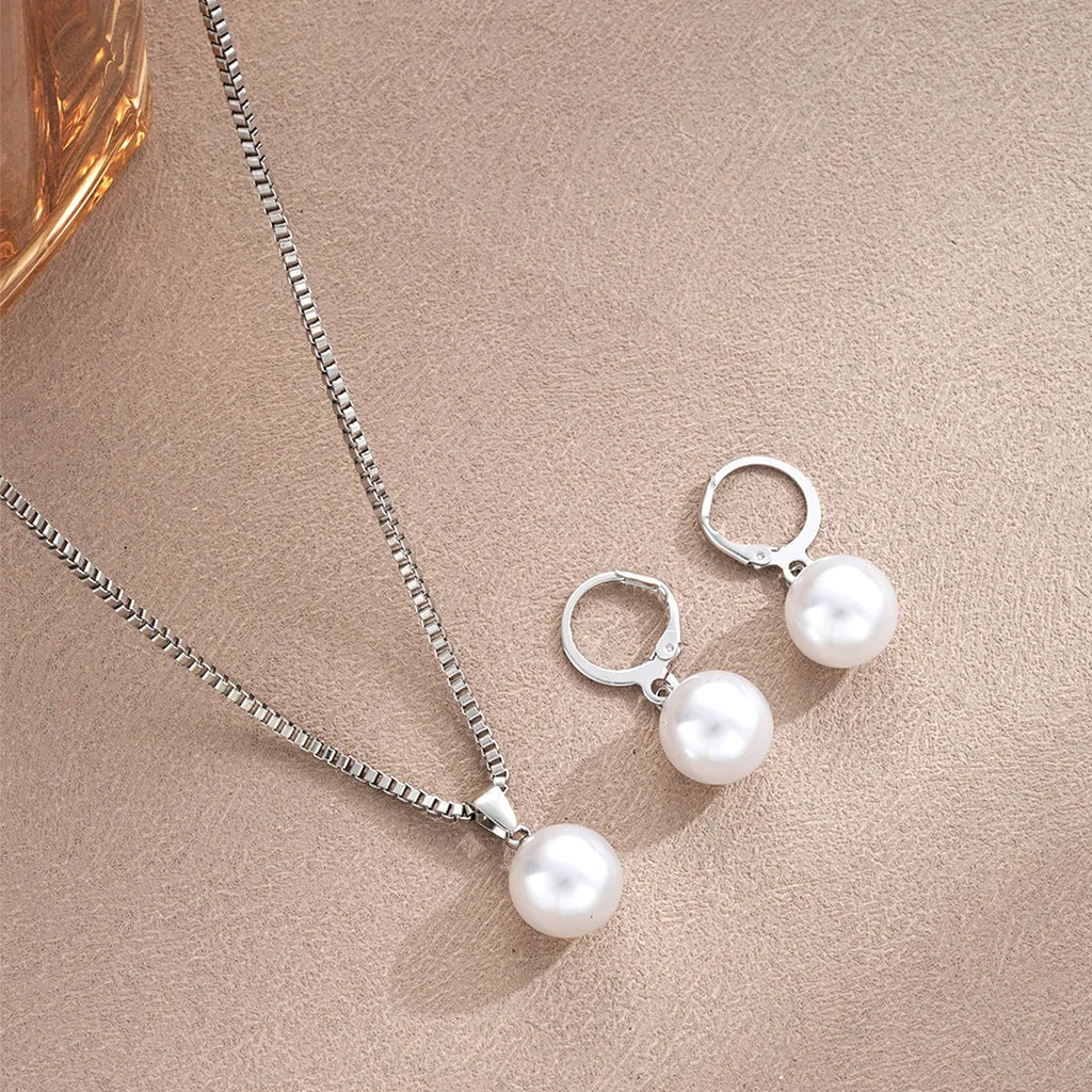 “Minimalist Pearl Set – Simple Daily Wear Necklace & Earrings”