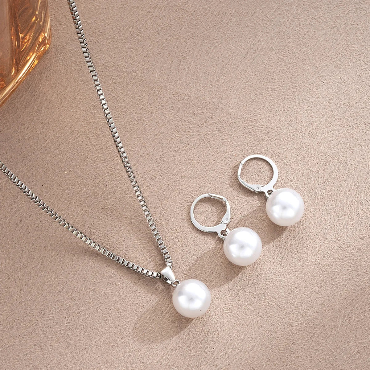 “Minimalist Pearl Set – Simple Daily Wear Necklace & Earrings”